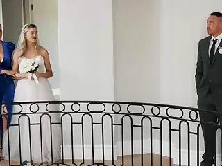 Horny bride is having pansy sex moments before wedding